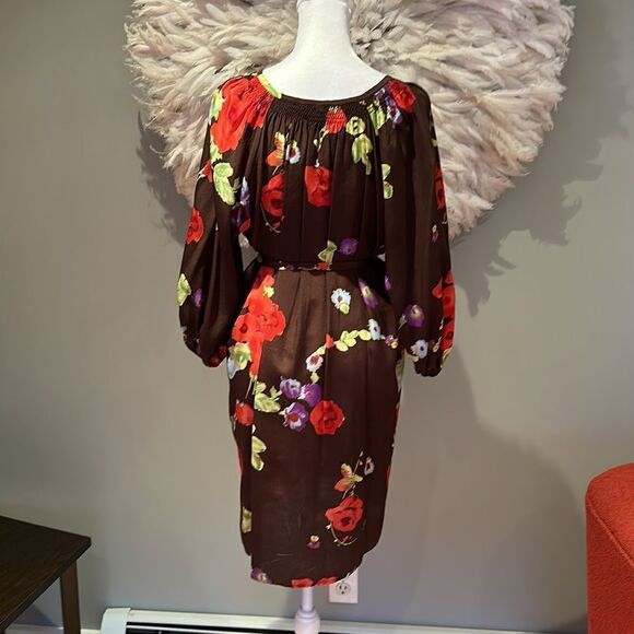 Tucker dress - Picture 3 of 4